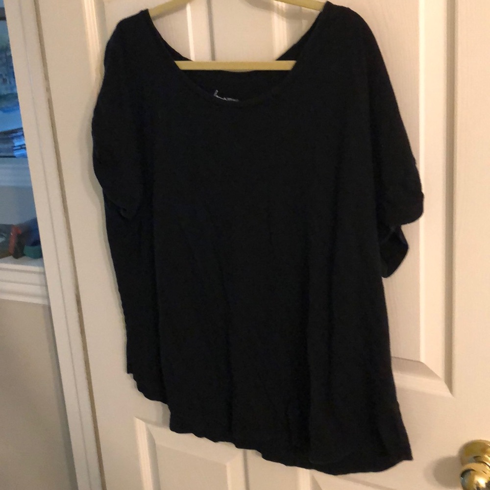 Black short sleeve (cuffed) tshirt